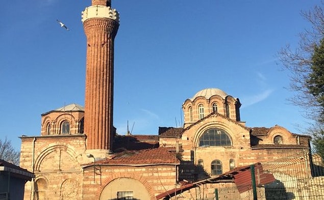 64. Kiliseden bozma camileri gezin. Bazıları neredeyse 1000 yaşında. Kalenderhane, Eski İmaret, Molla, Gürani ve diğerleri.