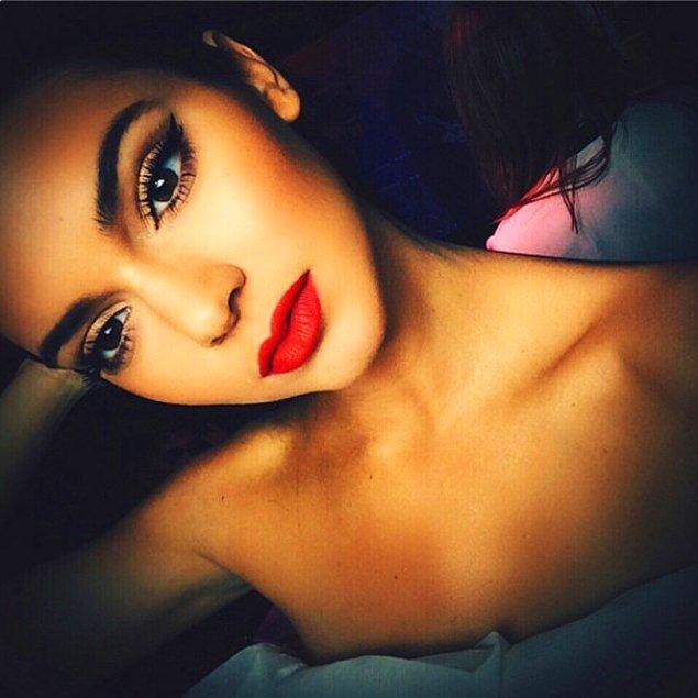 16. Kim Kardashian'ın şöhretini geride bırakan küçük kız kardeşlerinden Kendall Jenner, selfie'leriyle Instagram'ın en çok like alan fotoğraflarının sahibi oldu.