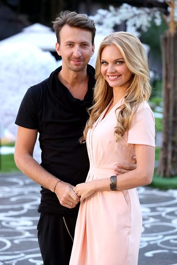 6. Напомним, что Елена и Станислав поженились в конце лета 2014 года. Их романтичная свадьба прошла на юге Франции, в регионе Прованс.