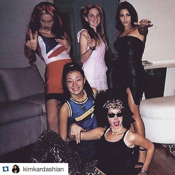 12. Bir zamanlar kendisine özenip poz veren Kim Kardashian'ı Instagram'dan tebrik etmek.