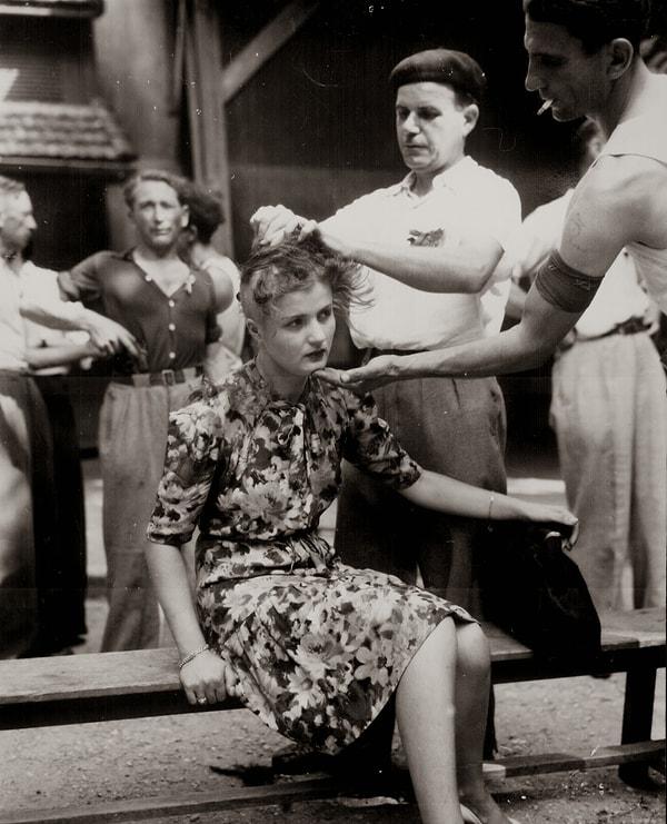 16. Fransız bir kadın, Alman askerlerle ilişkiye girdiği için saçları kazınarak cezalandırılıyor, Fransa, 29 Ağustos 1944.