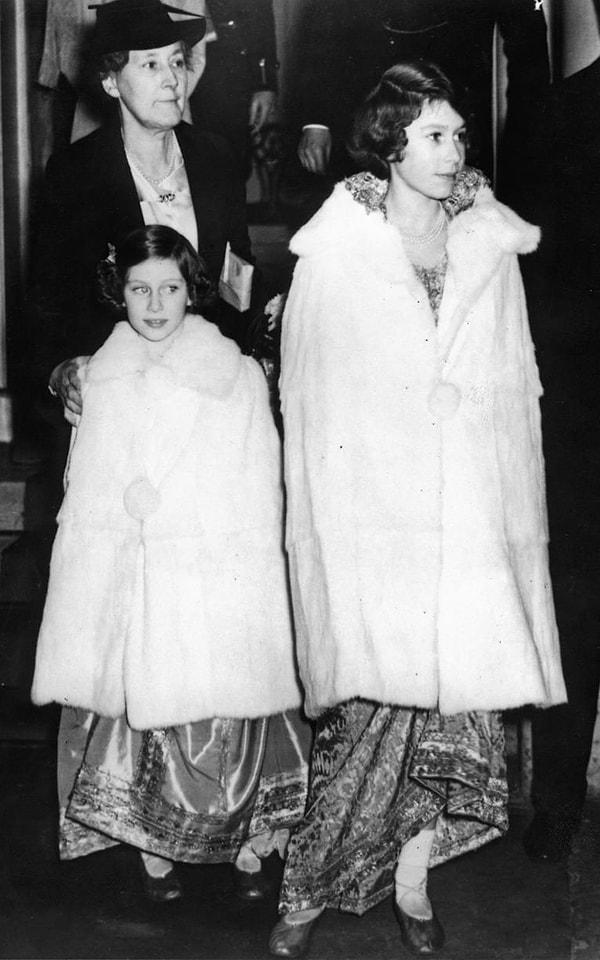 10. Bir çocuk Partisi, Londra'da Prenses Margaret ve Elizabeth... 1939