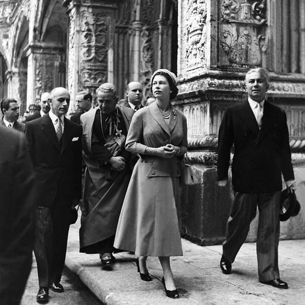 30. Portekiz Kraliyet gezisinde, 1957 yılında Jerónimos Manastırı ziyaret ederken...