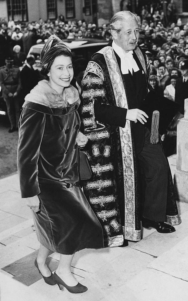 31. Oxford Üniversitesi'nden Başbakan Harold Macmillan ile...