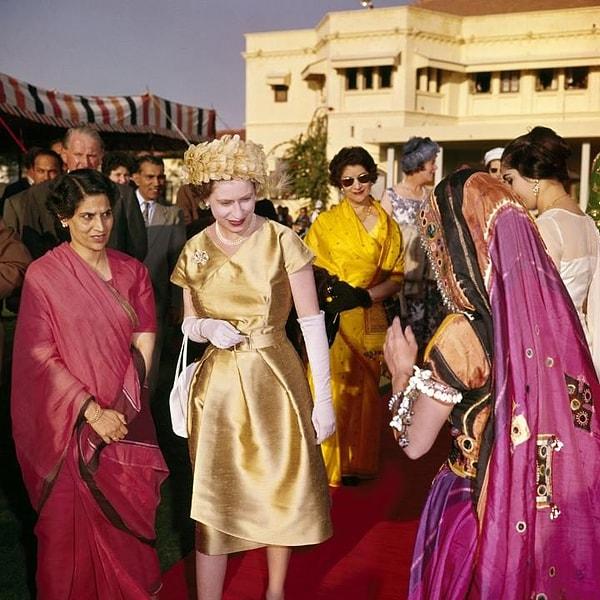 32. 1961 bir kraliyet gezisinden, Hindistan