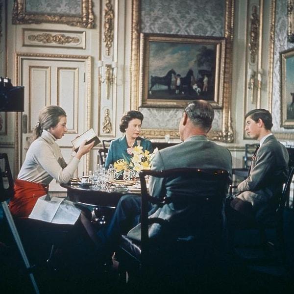 37. 1969 dolaylarında Windsor Kalesi, ailesi ile öğlen yemeği...