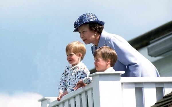 46. 1987 yılında Prens William ve Harry ile
