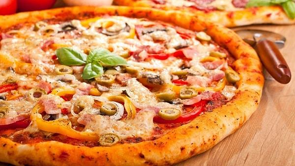 4. Pizza Hamuru ve Domates Sos+Zeytin+Soğan+Kaliforniya Biber+Peynir