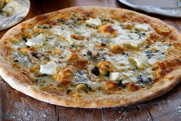 10. Pizza Hamuru+Mozzarella Peyniri+Rokfor Peyniri+Parmesan Peyniri+Mascarpone Peyniri