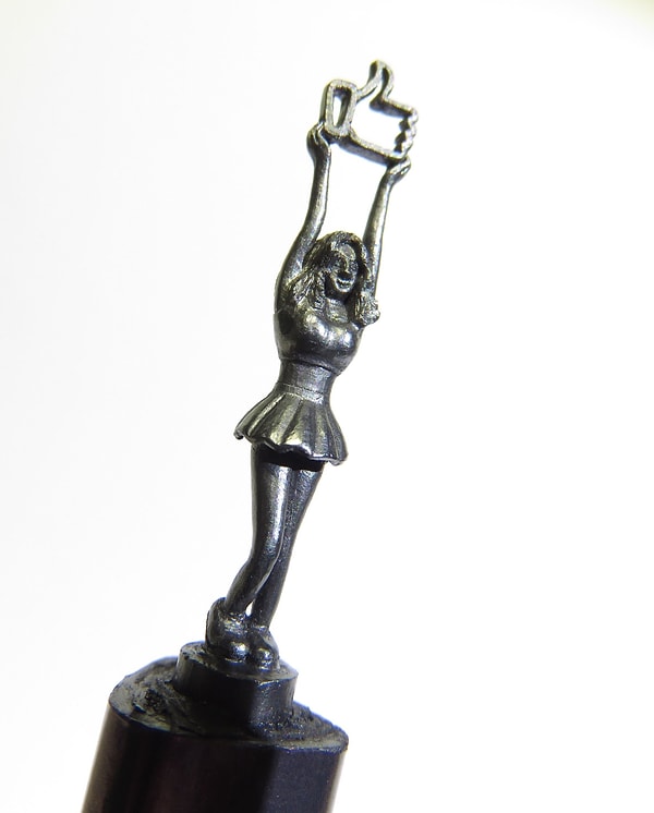 Девочка с лайком