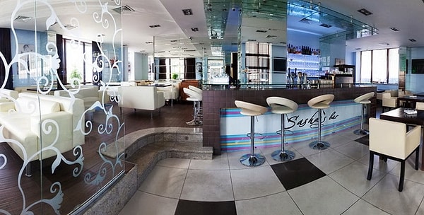 7. Финальная часть конкурса прошла в петербургском Sasha's bar, где около 100 участников соревновались за звание быть лучшим.