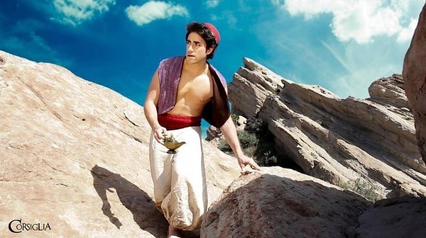 4. Но в списке косплеев Лео не только принц Эрик, вы можете увидеть его в образе Аладдина...