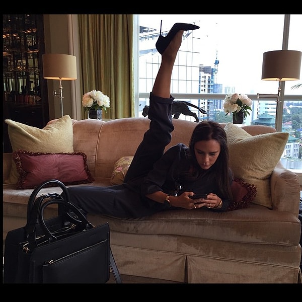 7. А можно и в общественном месте, глядя в Инстаграм.