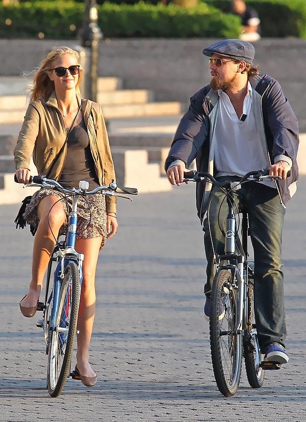 Blake Lively ile ayrıldıktan 2 ay sonra, yeniden bir modelle birlikte olan Leo'nun, bisikletle turladığı bir diğer sevgilisi ise Erin Heatherton oldu.