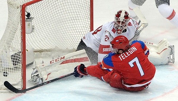 4. Иван Телегин забил на этом матче 2 шайбы в ворота швейцарцев. Кто знает, может быть ему помогла поддержка Пелагеи?