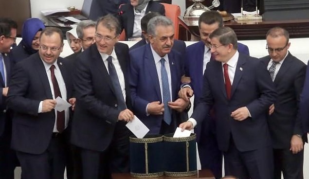 Geri çekilebilir ya da düşebilir