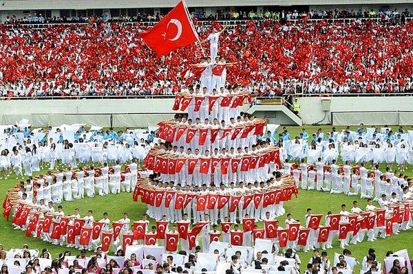 14. Biz de Kurtuluş savaşımızın başlangıcı olan 19 Mayıs gününü Atatürk'ü Anma Gençlik ve Spor Bayramı olarak kutluyoruz.