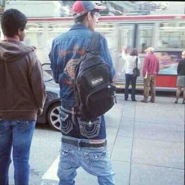 13. А что у него под штанами,ммм? Что?! Еще одни штаны?!