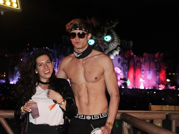 11. Пареньку, работающему моделью для Versace, холод был и вовсе нипочем 😎