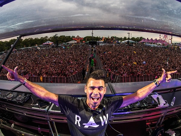 13. А это Афроджек - нидерландский музыкальный продюсер и диджей. Один из его известных синглов «Take Over Control».