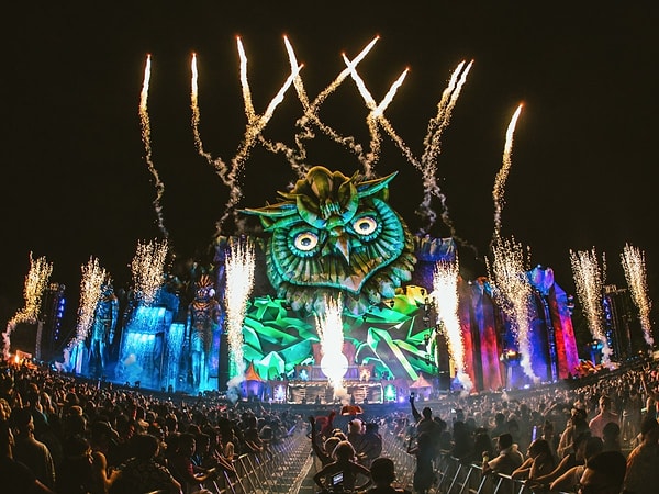 14. Этот фестиваль не перестает удивлять своими масштабами и атмосферой! 😜