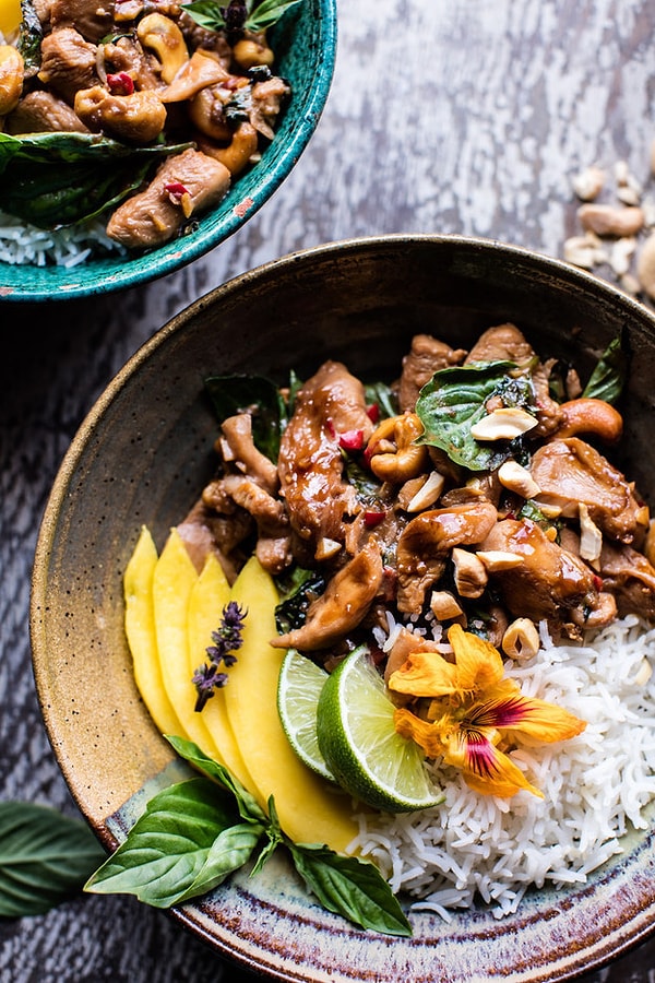 3. Курица с базиликом и кешью