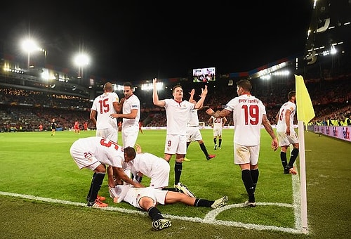 Sevilla, UEFA Avrupa Ligi'ni 3 sezon üst üste kazanan ilk takım oldu