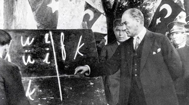 Söyle bakalım: Bu kelimelerden hangisinin kökeni Öz Türkçe'ye dayanmaktadır?