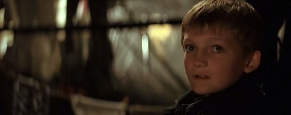 Джек Глисон в роли мальчика в фильме "Бэтмен: Начало"