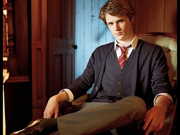 Юджин Саймон в роли Джерома Кларка в сериале "Обитель Анубиса"