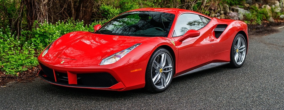 Новый покоритель дорог от Ferrari – спортивная модель 488
