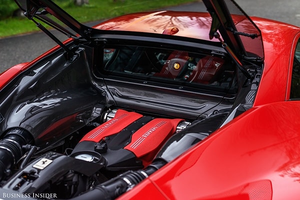 20. Чтобы получше разглядеть сердце машины, можно приподнять крышку.