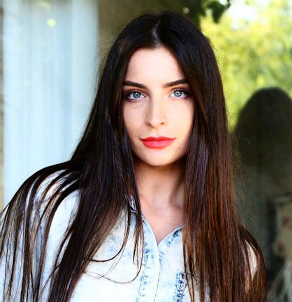 1. Судя по всему, Алексей испытывает чувства девушки на прочность: недавно она чуть не покинула проект после двойного свидания, а на романтический вечер Воробьев позвал Яну только на прошлой неделе