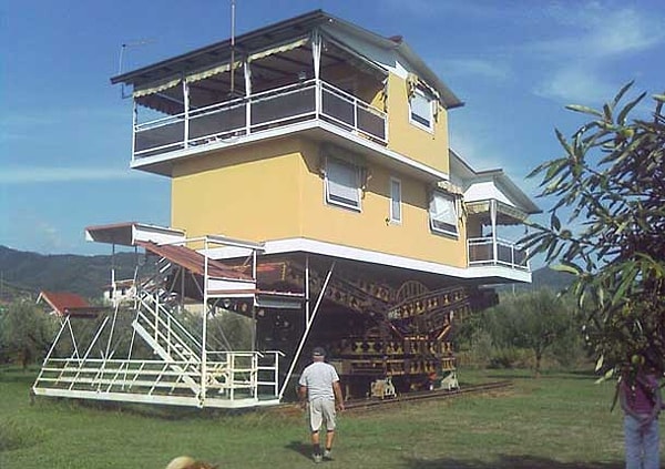 9. Удивительный Летающий дом (Специя, Италия)