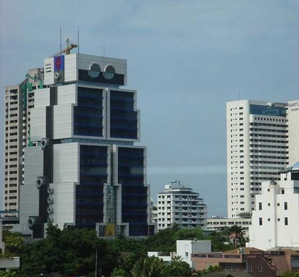 24. Банк Азии а-ля здание-робот (Бангкок, Таиланд)