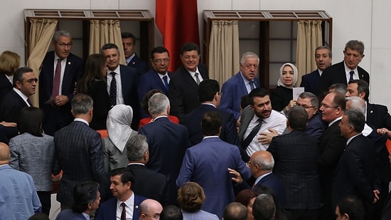 Ve Meclis '376 Evet Oyu' ile Dokunulmazlıkları Kaldırdı