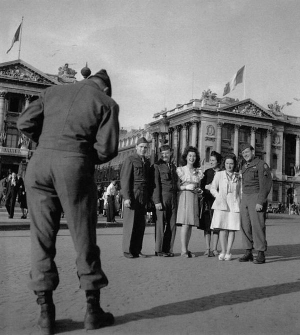 5. Paris 1947 Amerikan Askeri ve Fransız Kadınlar