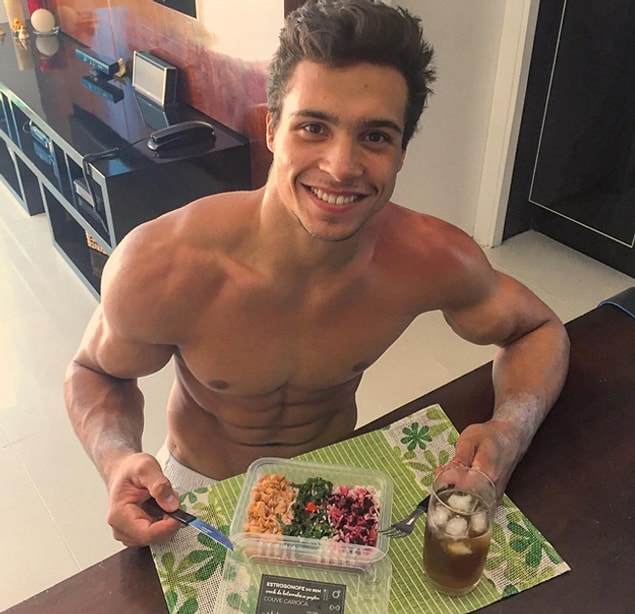 Veee, Petrix Barbosa