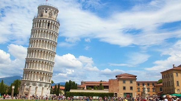 20. İnşası 1173 yılında başlatılan Pisa Kulesi'nin temeli dengesiz atıldığı için çalışmalar kısa süre sonra durduruldu.