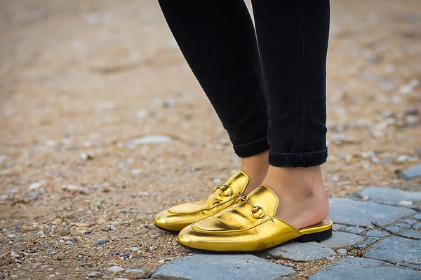 9. Стоит отметить, что такая обувь непременно спасет вас от стыда за неухоженные ногти на ногах.