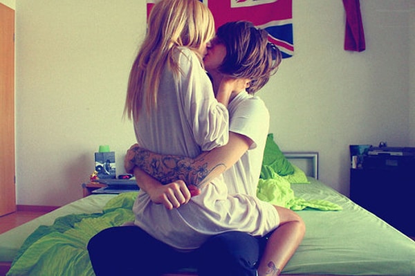 15. Они считают, что порно лучше, когда модели одеты