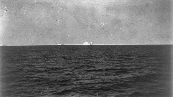1. Geminin batışına sebep olan buz dağının kazanın ardından çekilmiş fotoğrafı: