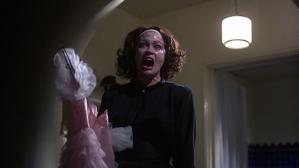 9. Дорогая мамочка / Mommie Dearest (1981)