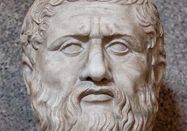 2. Platon'un gerçek adı aslında Aristocles'ti. Platon, Eski Yunanca'da "geniş" anlamına gelen bir sözcüktü. Kendisine bu adın verilmesinin sebebi ise geniş omuzlarıydı.