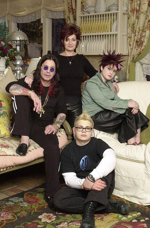 2002 yılında Osbourne ailesi, “The Osbournes” isimli bir TV programına katılmıştı.