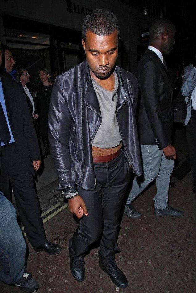 Kanye West bir de moda gurusuyum diye geçiniyor.