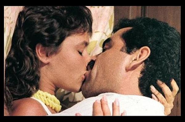 3. Hülya ve İbo'nun Fransız öpücüğü denerken İbo'nun Hülya'nın burnunu yemesi faciası.