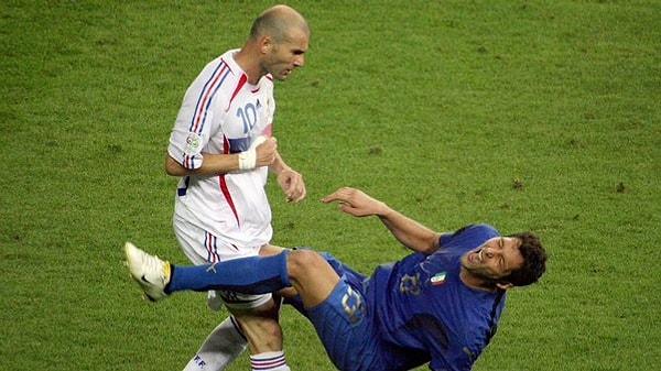 10. Zidane da Materazzi'ye gömçürdüğü kafayı Dünya Kupası finalinde atmıştı