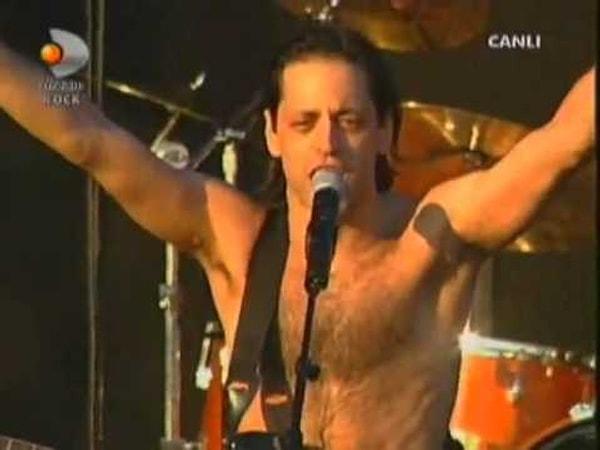 17. Duman'ın 2006'daki Rock'n Coke konseri o kadar sevilmişti ki hayranlarının isteği üzerine iki sene sonra konserin albümü çıkmıştı
