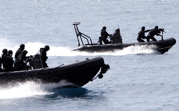 Заработать зеленый берет испанского спецназа нелегко, количество отсеявшихся претендентов составляет от 70% до 80%. Регулярно случается, что по результатам отборочного курса ни один из новобранцев не остается в подразделении.